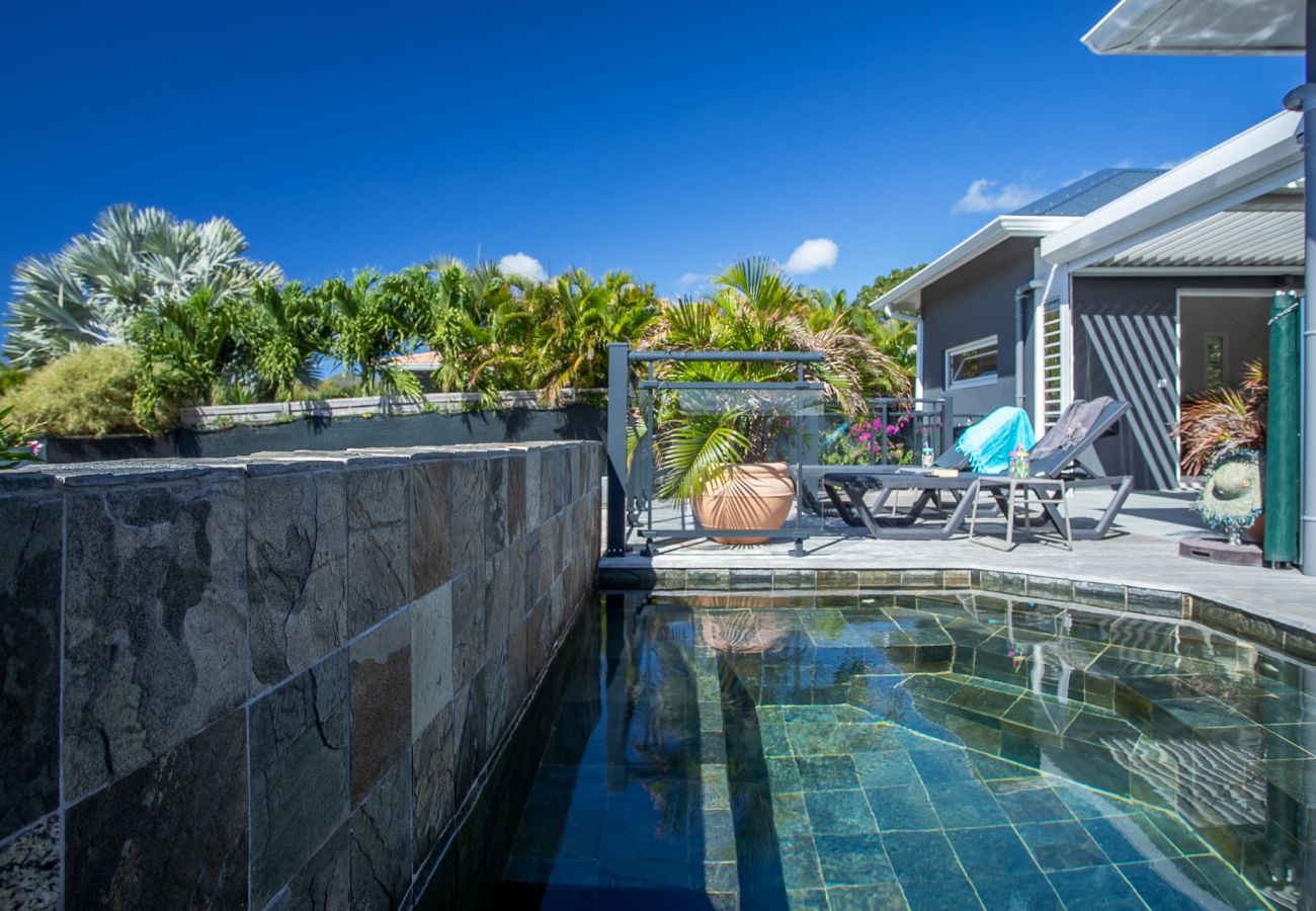 Location villa avec terrasse et piscine en Martinique