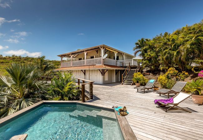 Maison créole à louer avec piscine en Martinique