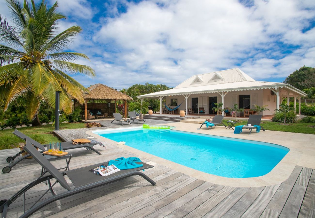 Location villa au Vauclin avec piscine au coeur d'un jardin tropical