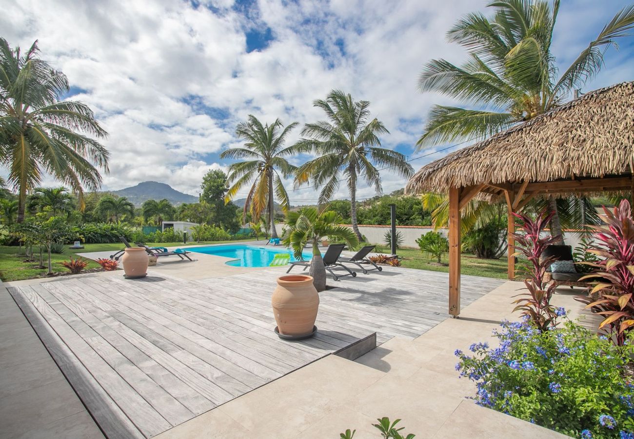 Villa à louer avec piscine, jardin tropical au Vauclin proche des spots de kite-surf