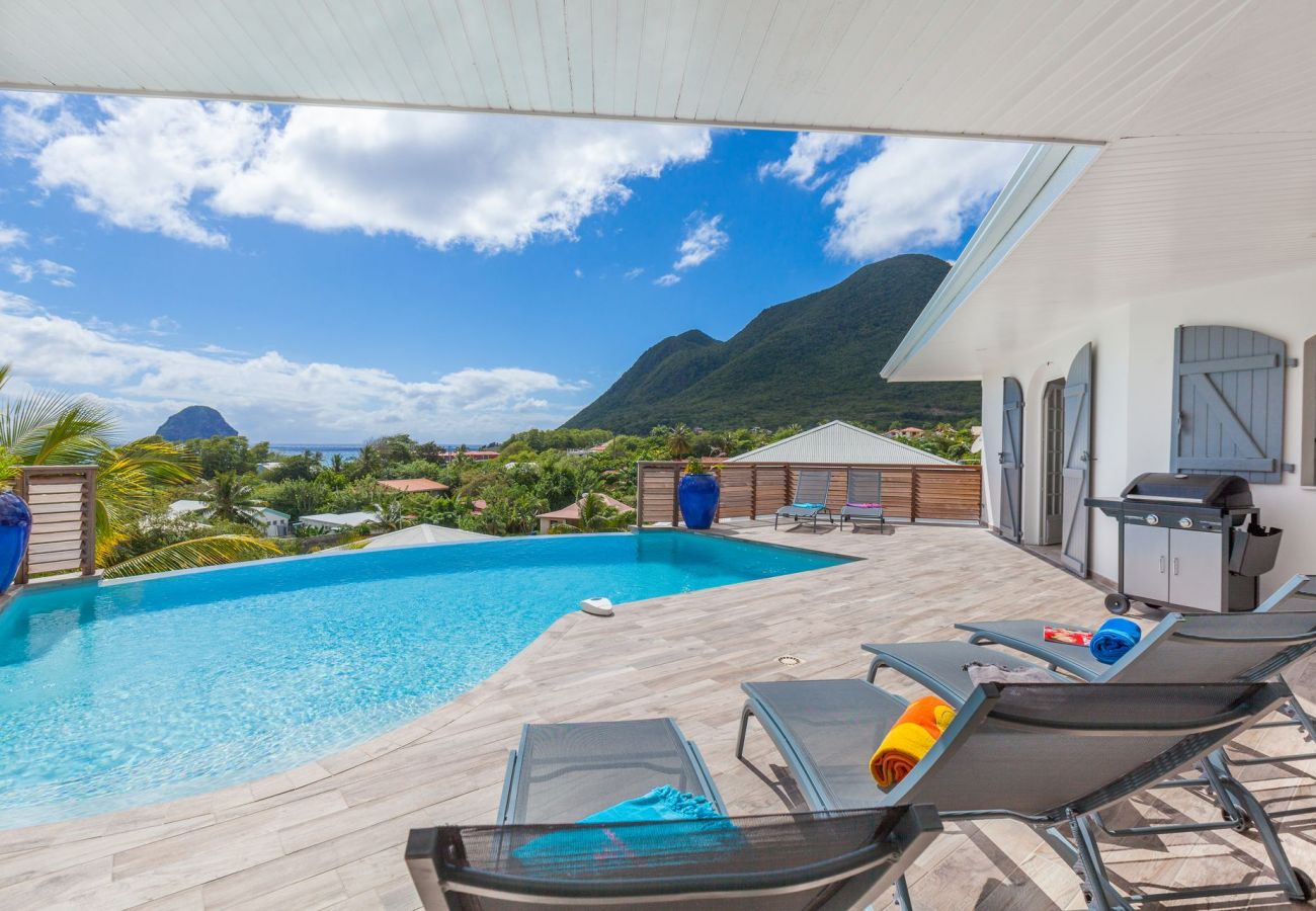 Location villa de luxe au Diamant avec piscine et plage à pied