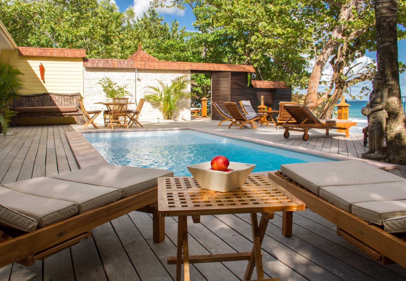 Charmante villa de luxe à louer en Martinique avec piscine, terrasse sur la plage du Diamant