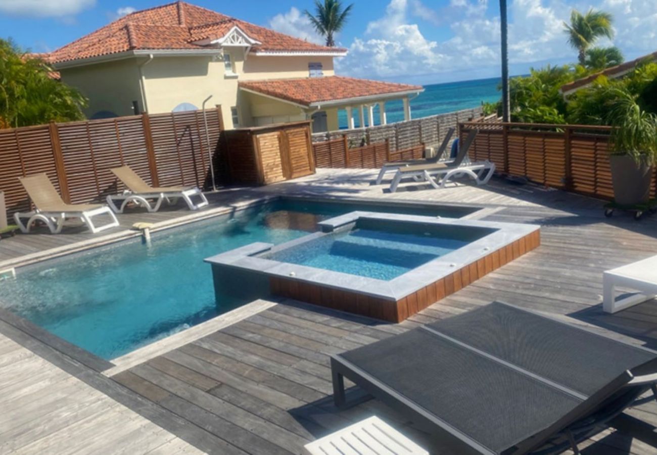 Louer une villa de luxe piscine, plage à pied : Villa Karaib Bora Bora, Saint-François en Guadeloupe