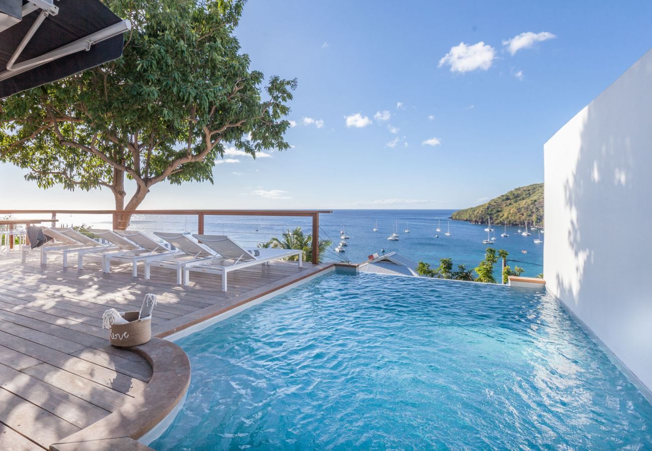 Location villa de luxe avec piscine, vue sur la mer et le village des Anses d'Arlet