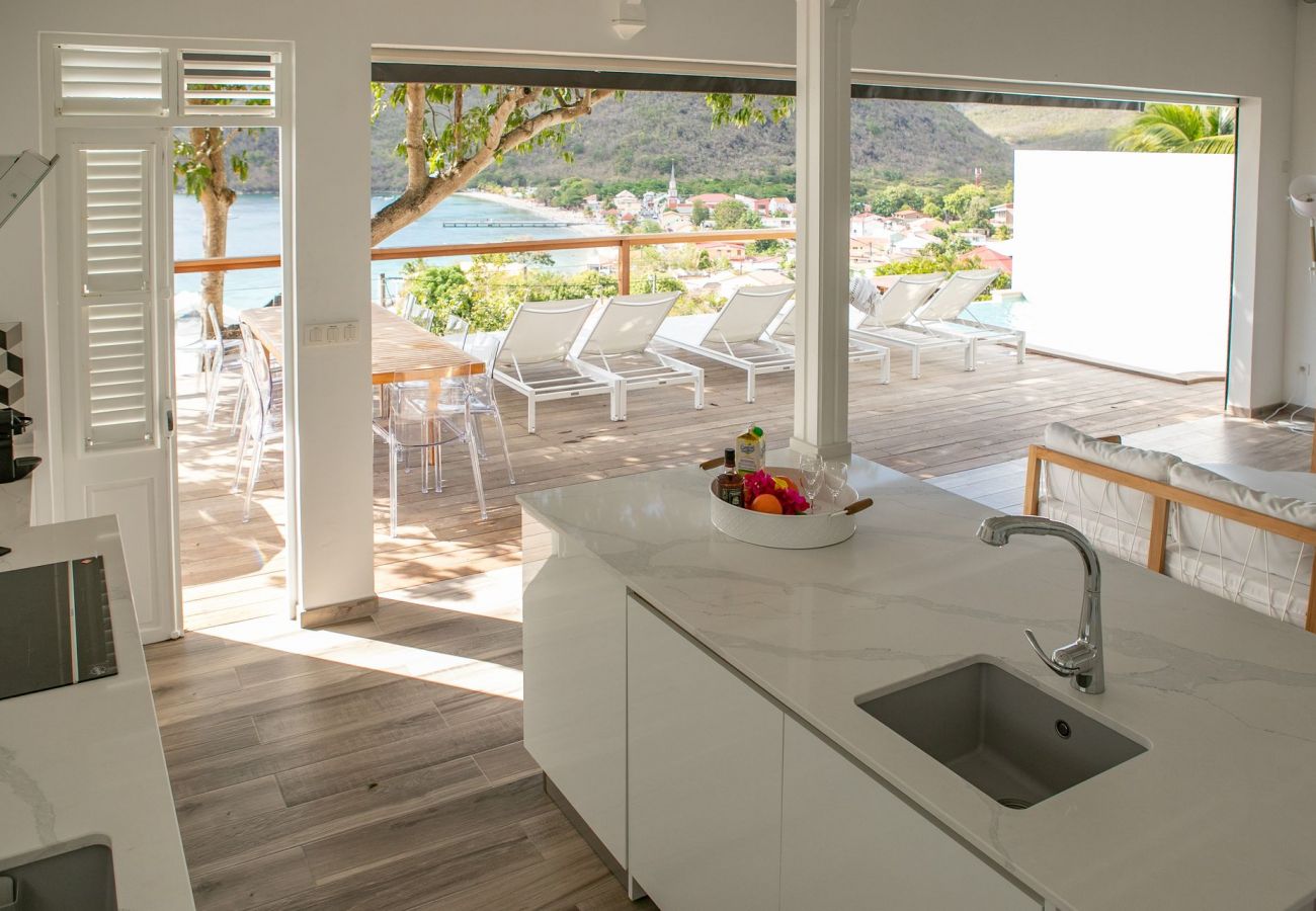 Charmante villa de luxe en Martinique entièrement tournée sur la mer des Caraïbes