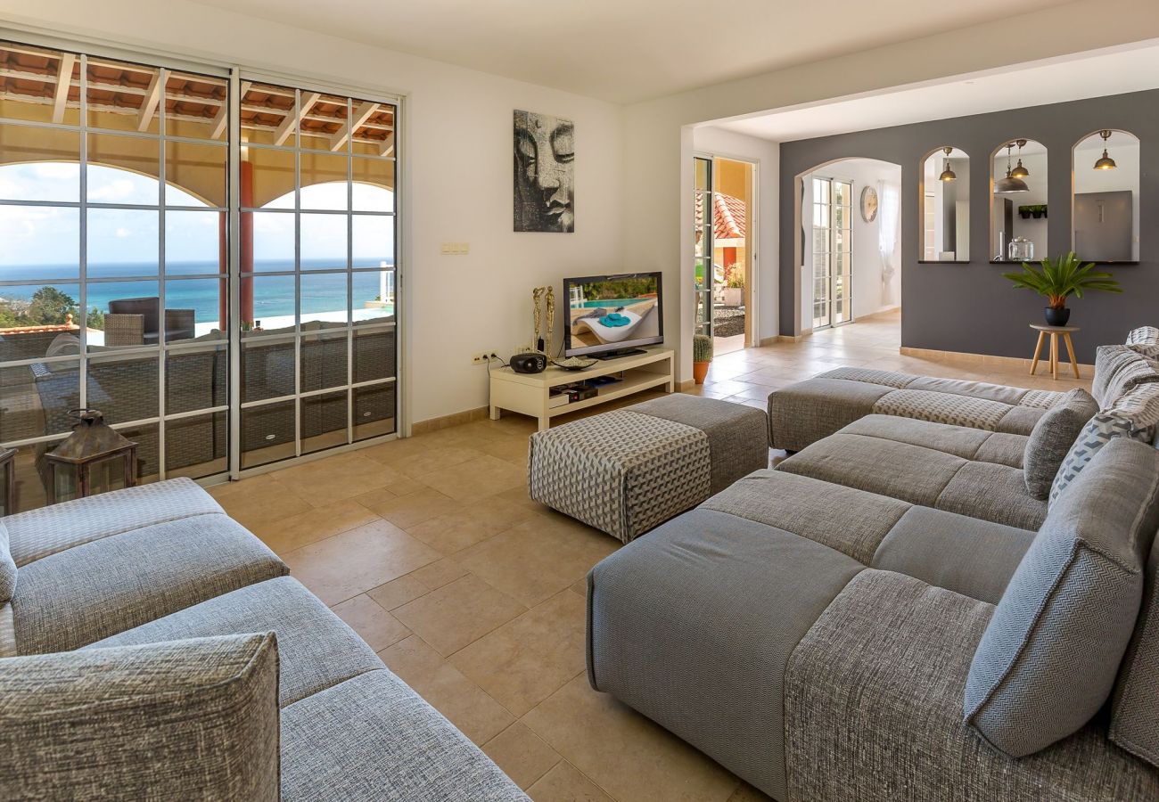 Louer une villa en Martinique avec vue mer et piscine.