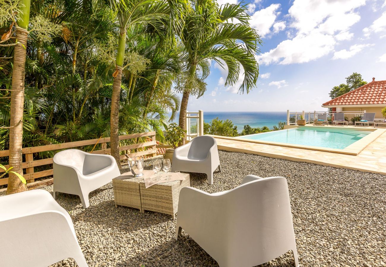 Villas en location vue mer et piscine en Martinique.