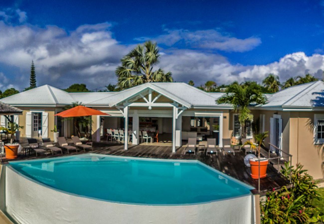 Location de villa avec piscine à Sainte Anne en Guadeloupe : la villa Kay Kafé