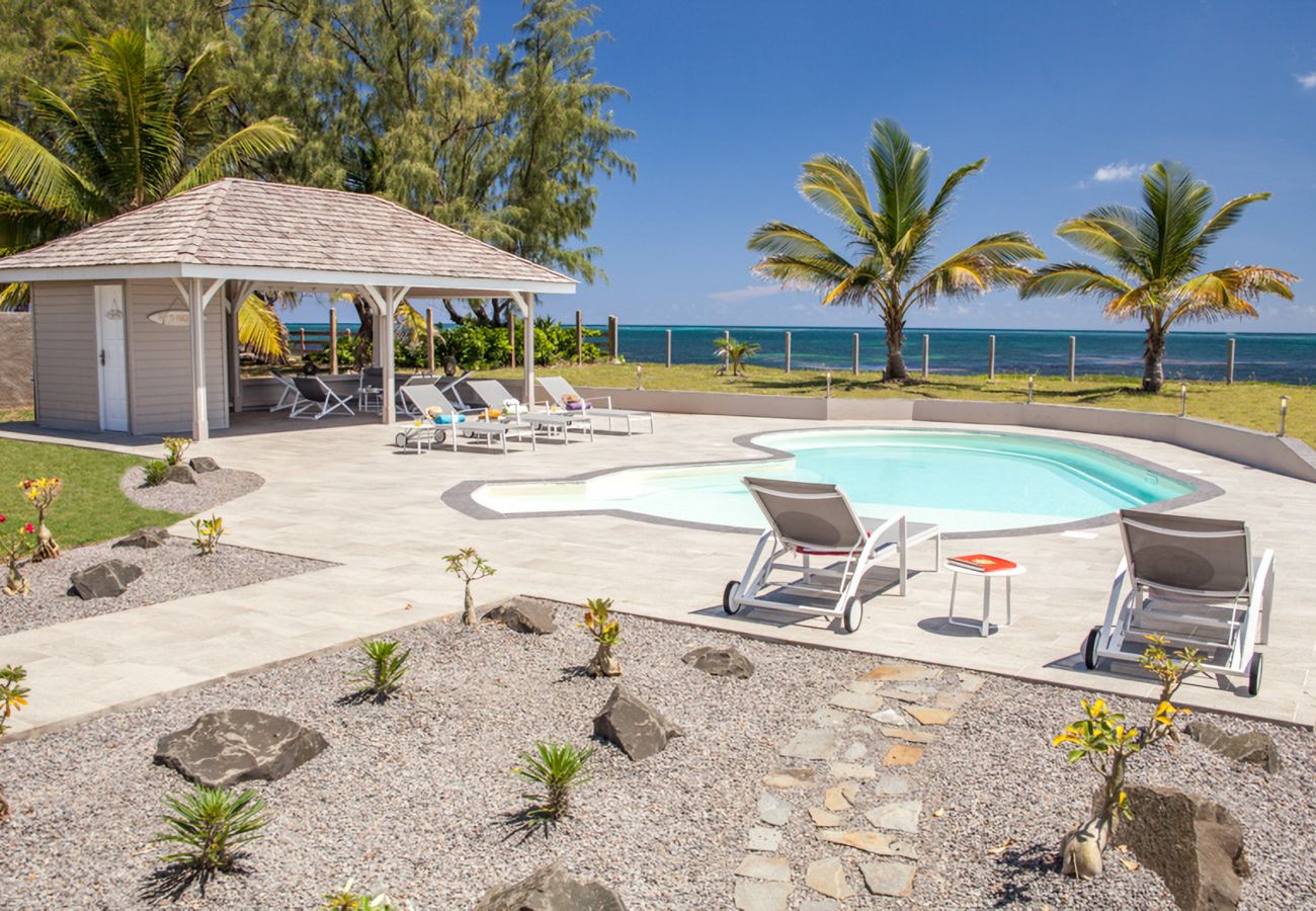 Location villa de luxe pieds dans l'eau en Martinique