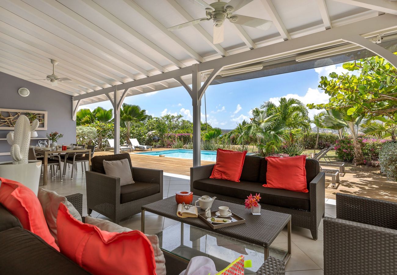 Villa à louer en Martinique comprenant 5 chambres, piscine, vue mer