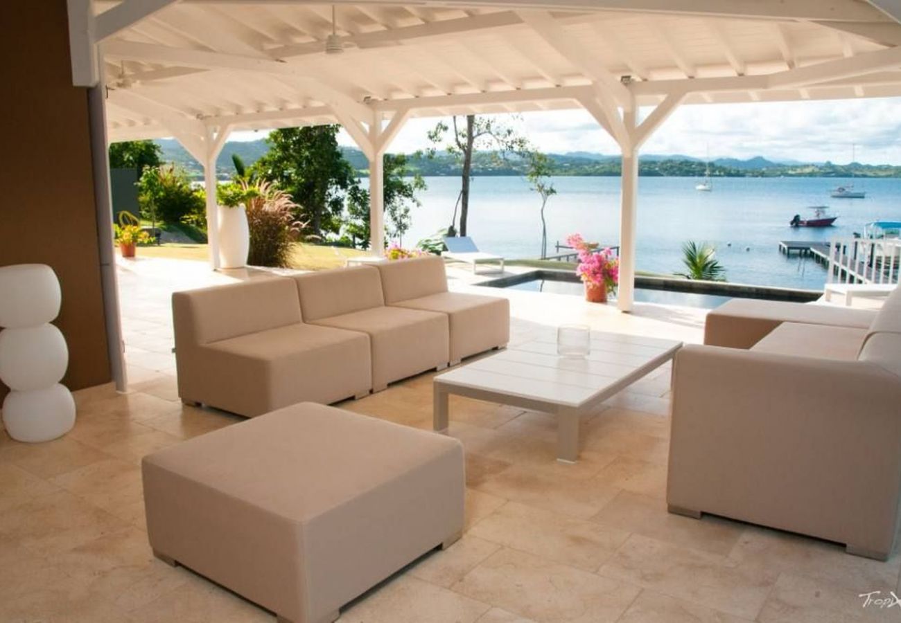 Villas de luxe à louer avec piscine et vue mer en Martinique