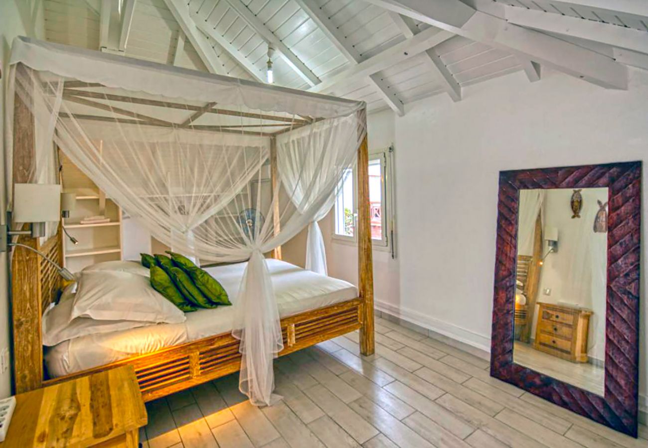 Villa à louer avec terrasse vue mer et piscine en Guadeloupe