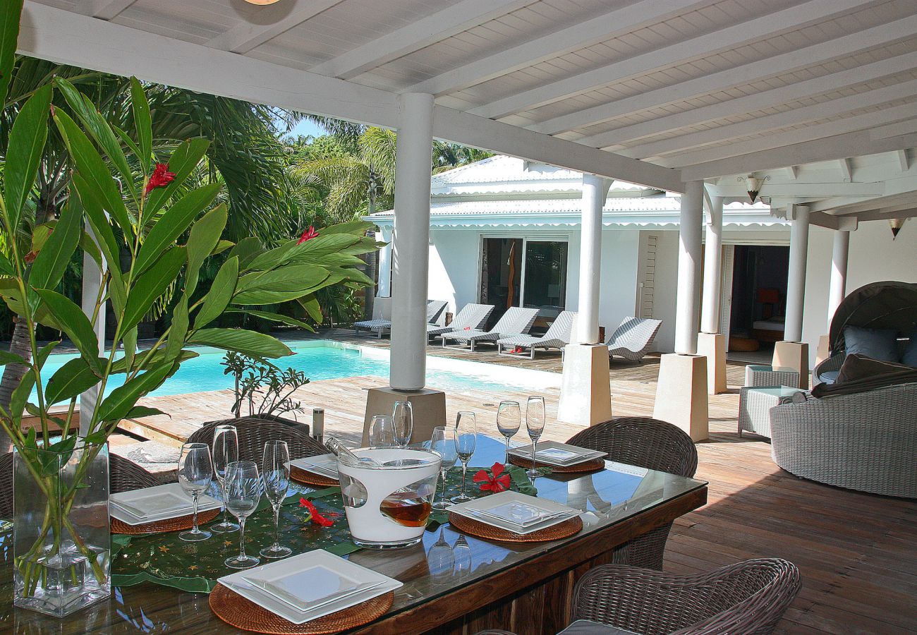 Location de villa avec piscine à Saint-François en Guadeloupe 