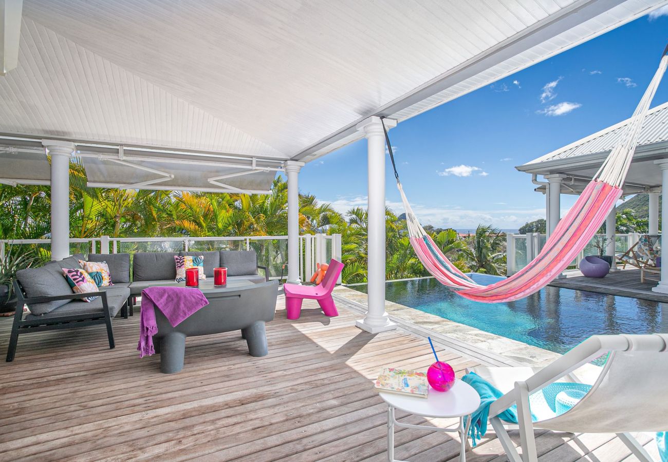 Location villa de luxe avec piscine et belle vue mer idéale pour profiter de la Martinique