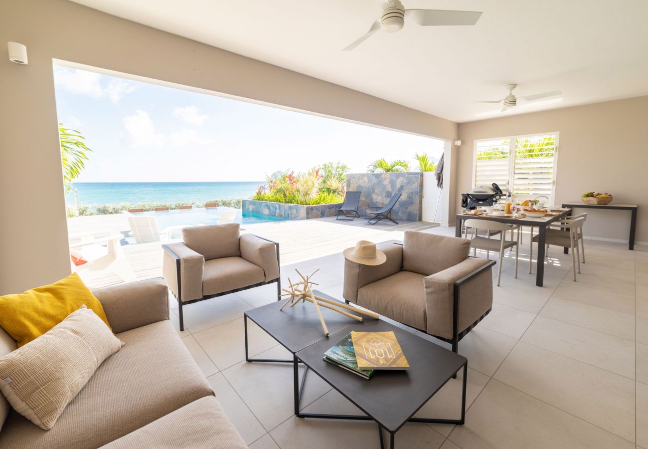 Charmante villa de luxe très confortable entièrement ouverte sur la mer des Caraïbes