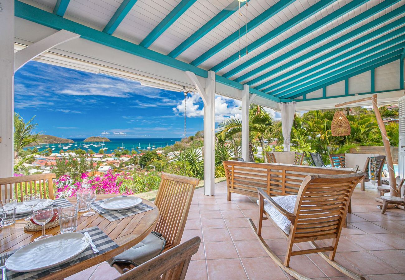 Villa créole, plage à pieds avec piscine à louer en Martinique