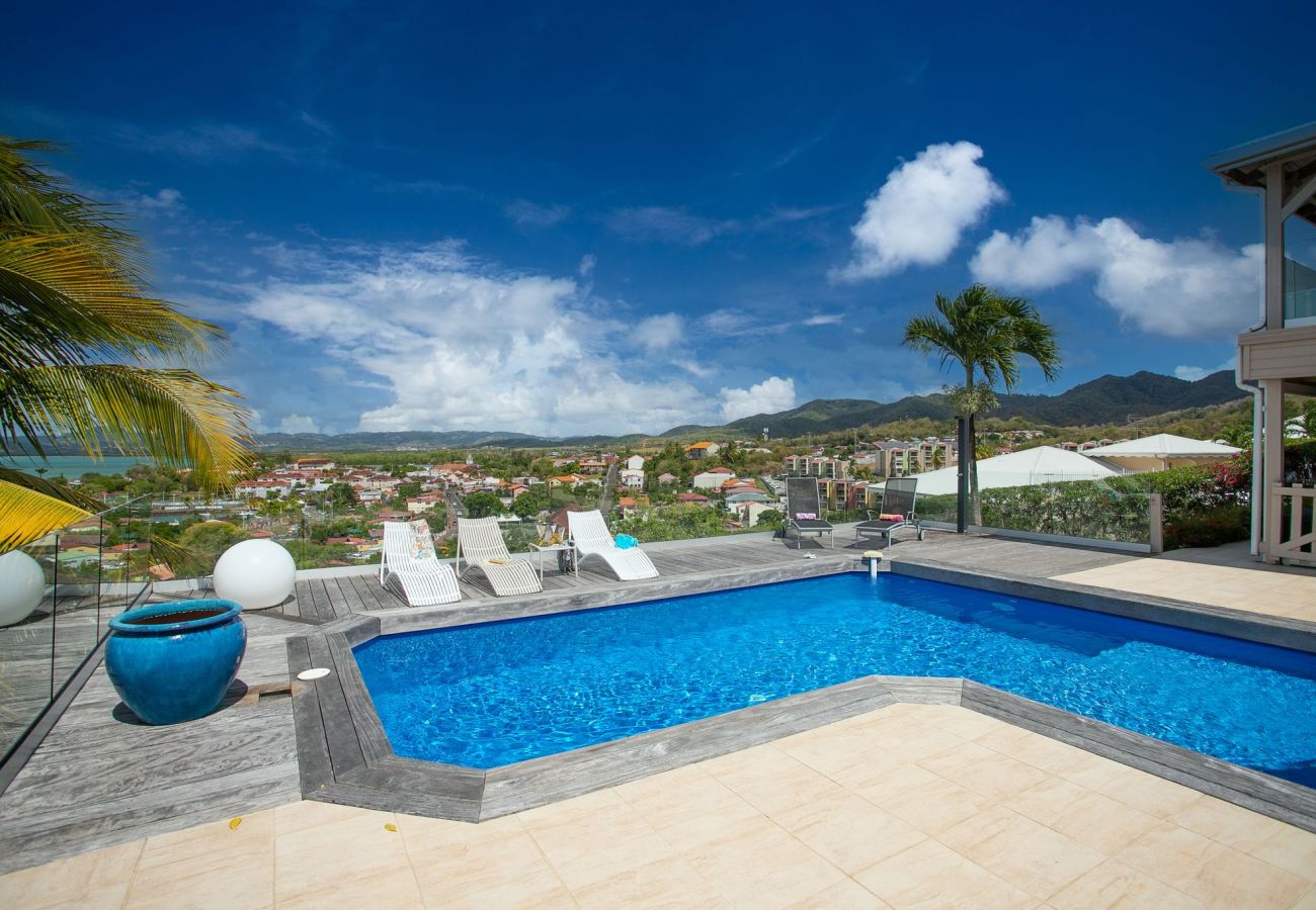 Location de villa avec piscine vue mer panoramique Martinique 