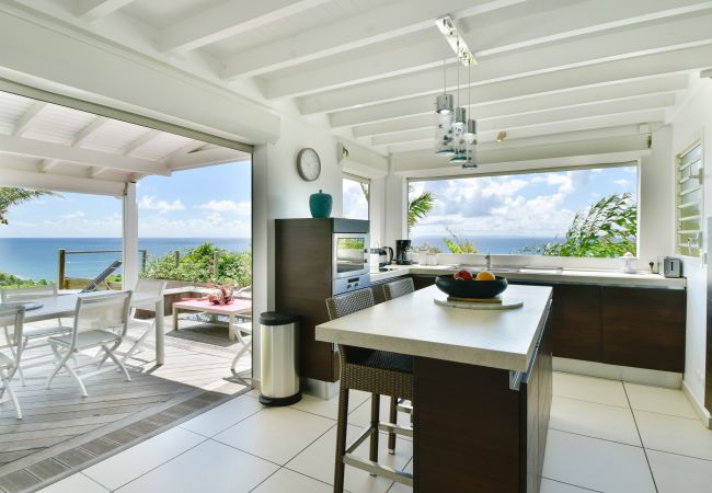 Locations saisonnières en Guadeloupe avec 3 chambres confortables et climatisées
