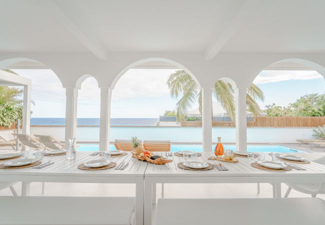 Grande villa à louer en Guadeloupe avec piscine et vue mer