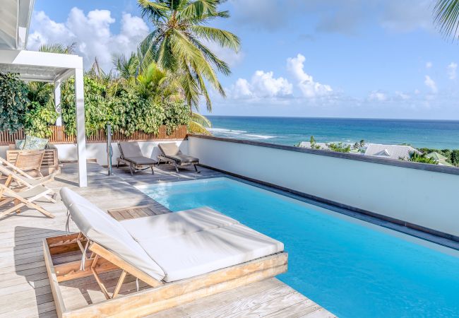 Location villa avec piscine et plage à pied en Guadeloupe