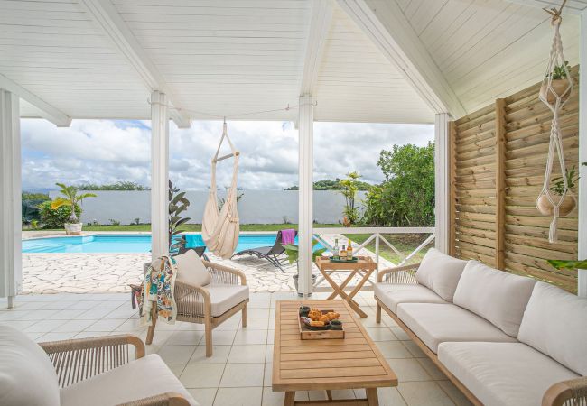 Villa à louer avec terrasse et piscine en Martinique
