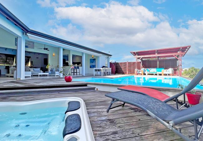 Location villa Guadeloupe avec piscine et jacuzzi