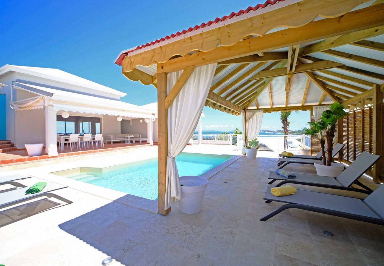 Location villa avec piscine, pieds dans l'eau  en Guadeloupe