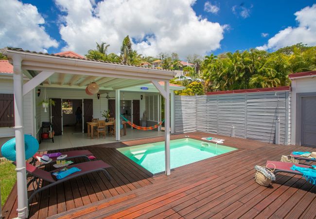 Villa de charme à louer avec piscine et vue mer en Martinique