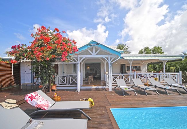 Location villa de charme en Guadeloupe avec piscine