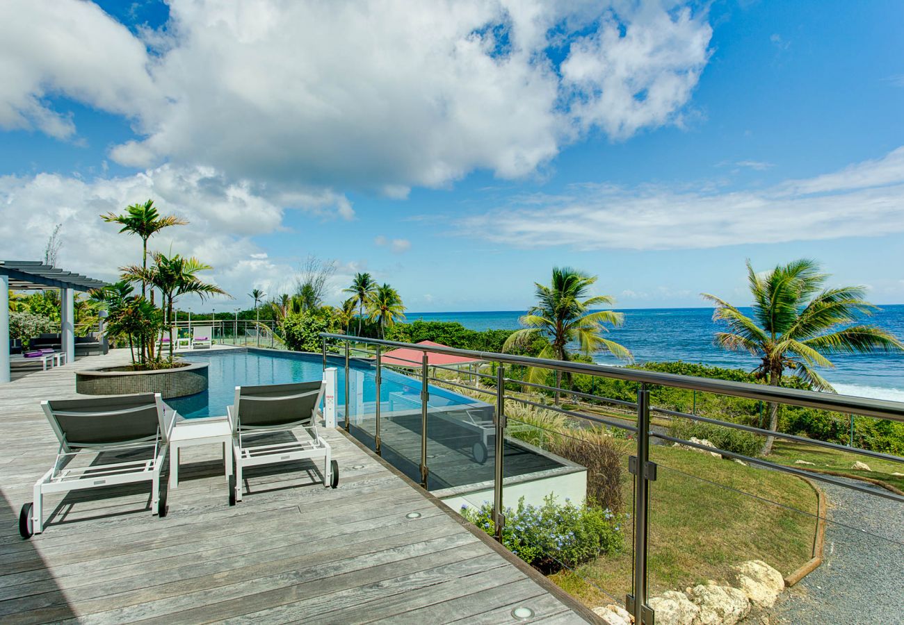  Location de villa piscine, vue mer  à Saint-François en Guadeloupe 