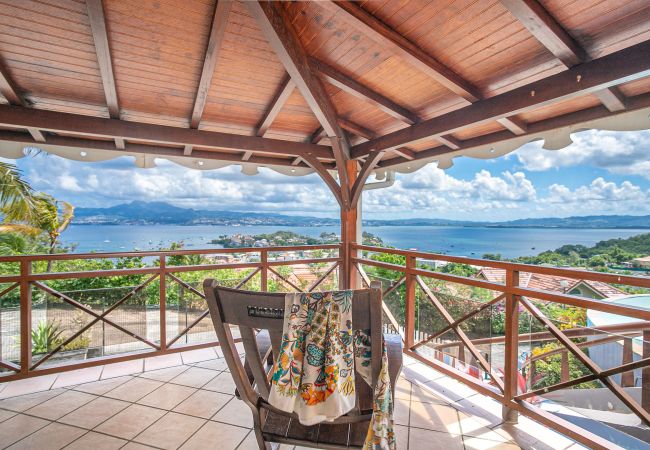 Maison de vacances en location avec terrasse vue mer et piscine