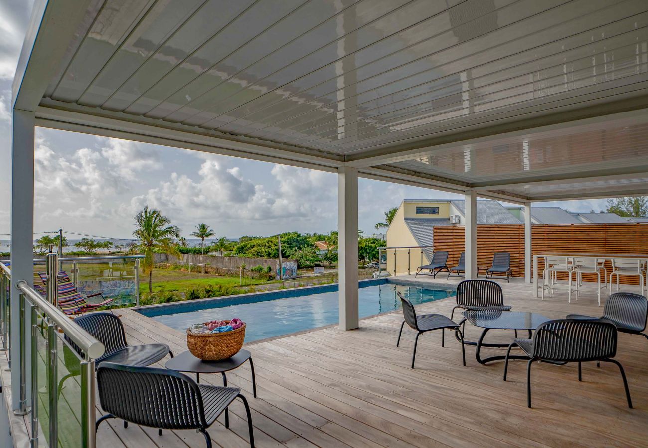   Location villa en Guadeloupe avec piscine, plage à pied