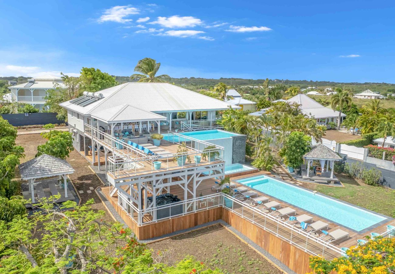 Location de luxe à Saint Anne vue mer piscine