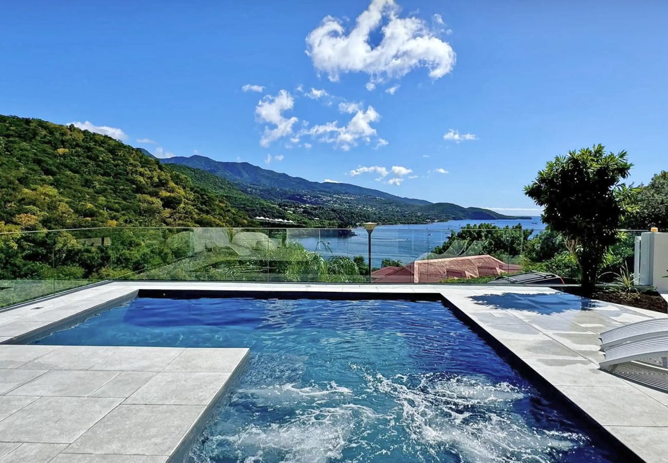 Location Villa Bouillante, Guadeloupe | Villa Malendure